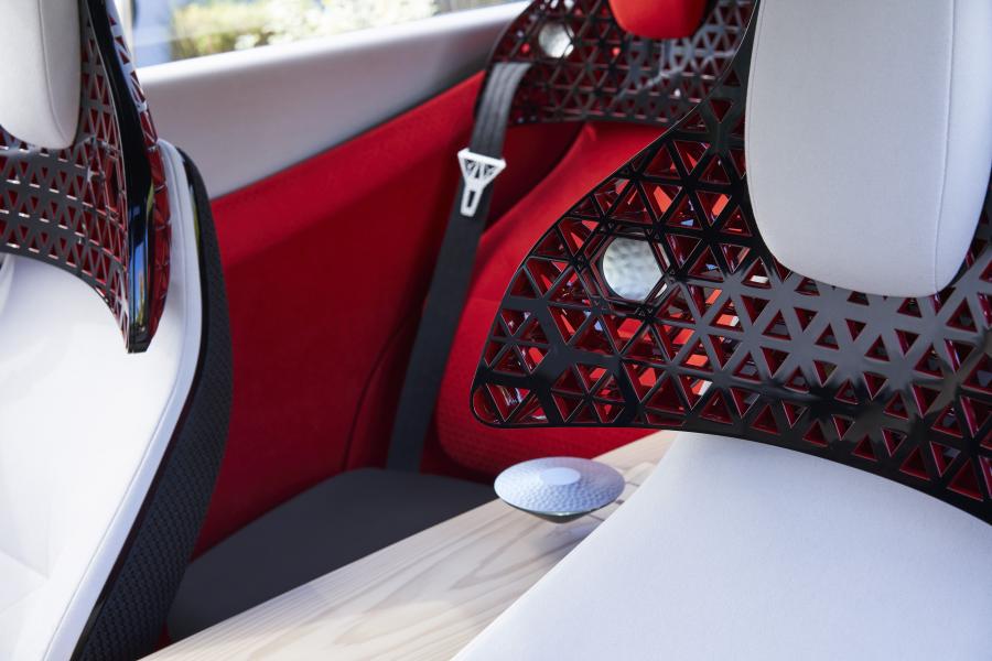 Детали интерьера Nissan Xmotion Concept 2018 года  (фото 45 из 49)